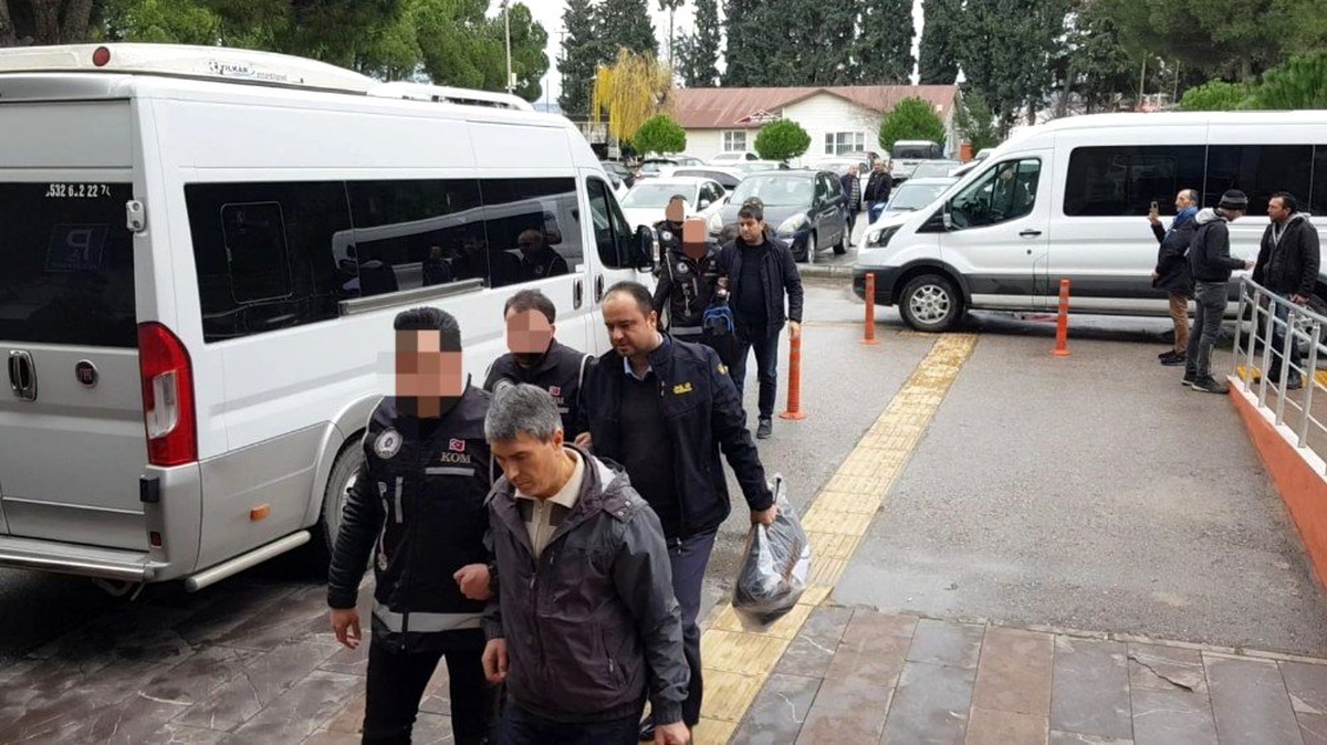 Balıkesir\'de 13 FETÖ şüphelisine operasyon