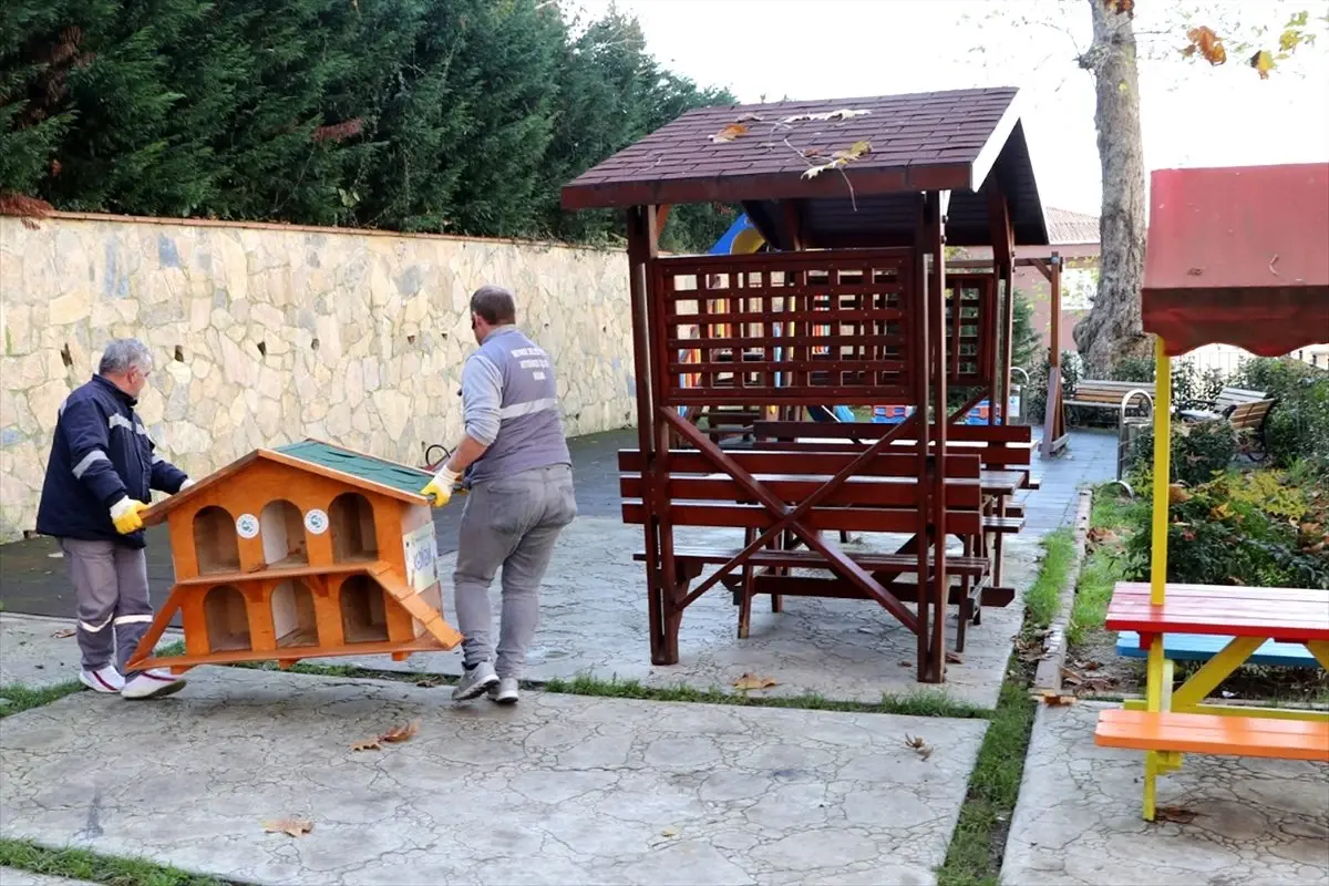 Beykoz Belediyesinden sokaklara kedi evleri