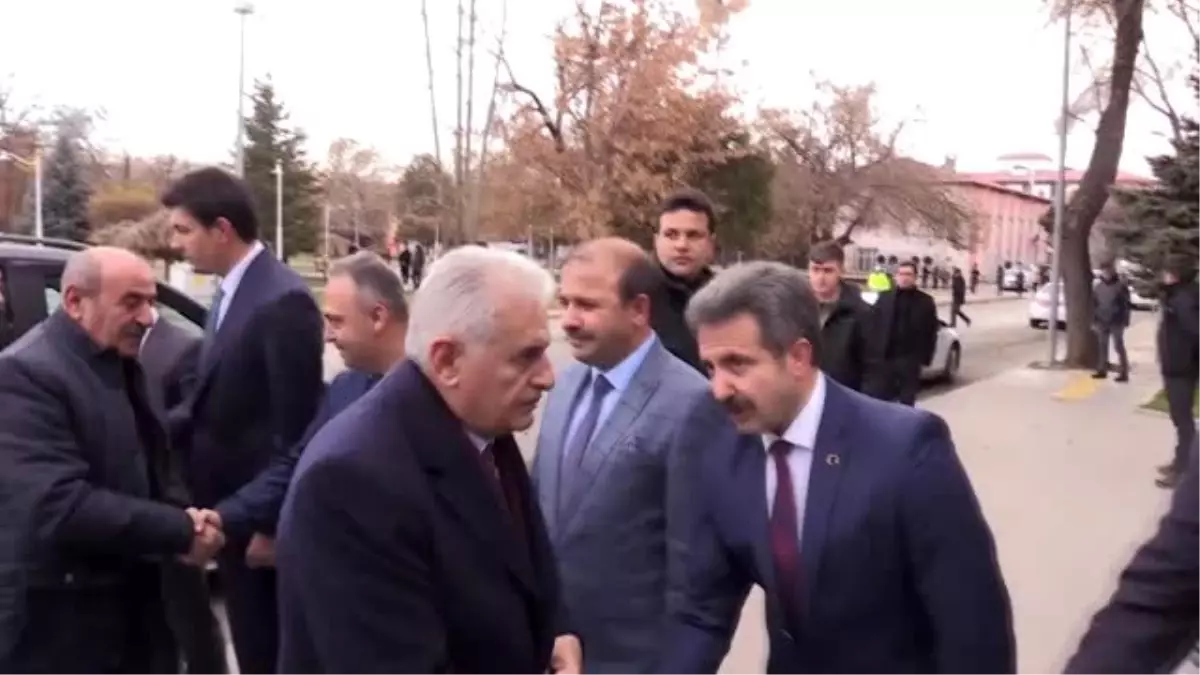 Binali Yıldırım Erzincan\'da ziyaretlerde bulundu