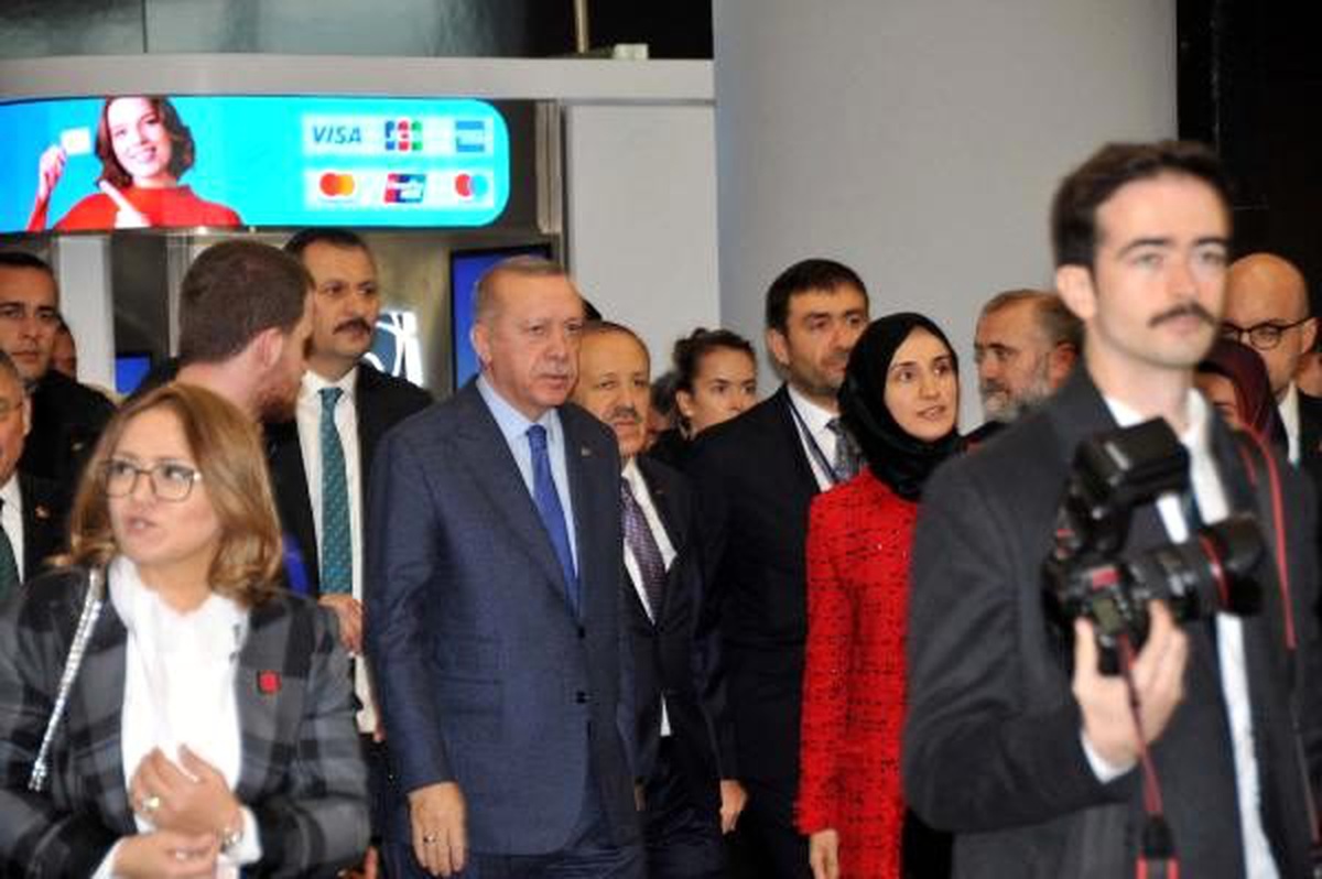 Cumhurbaşkanı Erdoğan, İstanbul Havalimanı\'nda sergi açılışına katıldı