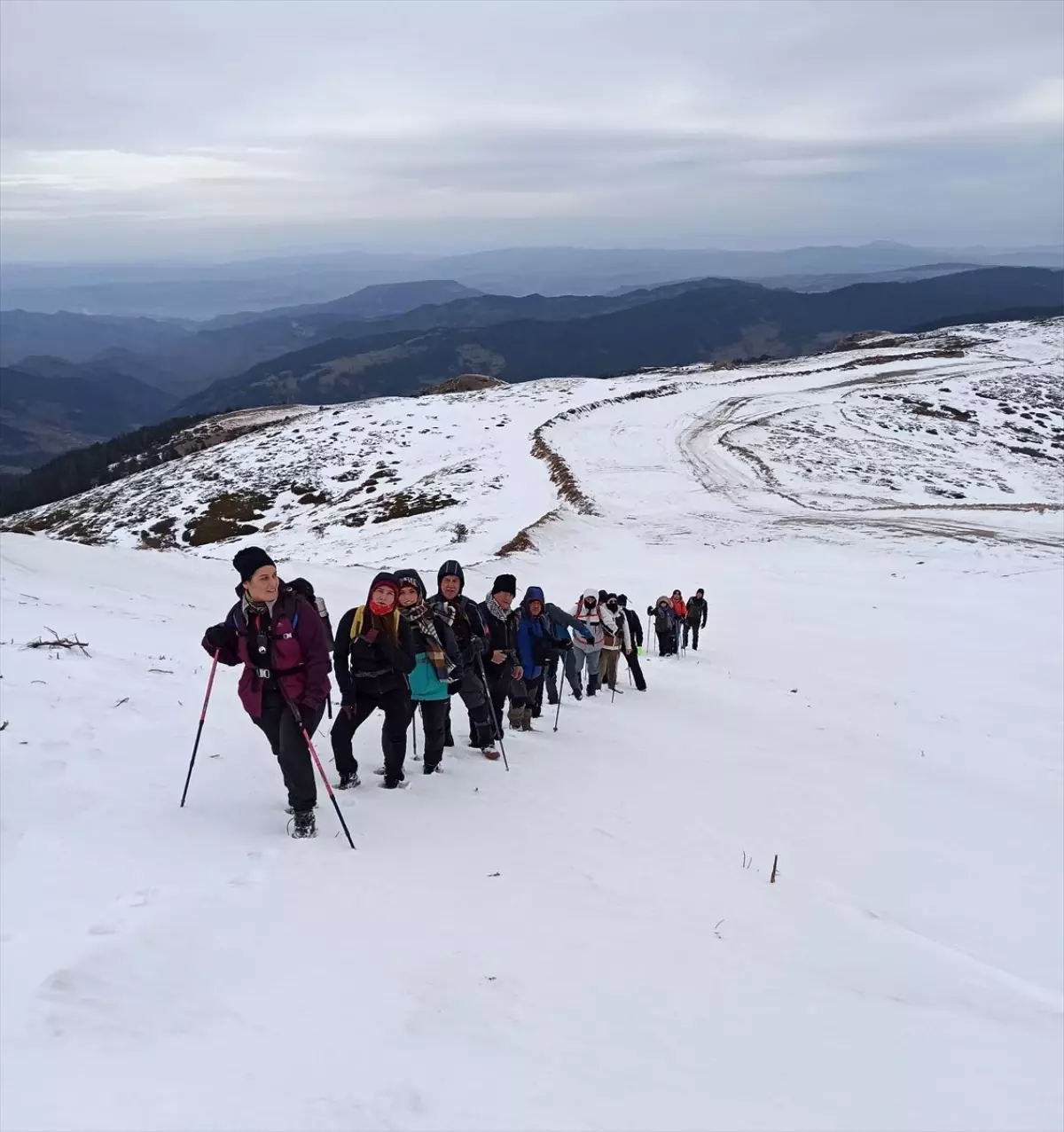 Dağcılar, Sarıkamış şehitleri için Ilgaz\'ın zirvesinde 13 kilometre yürüdü