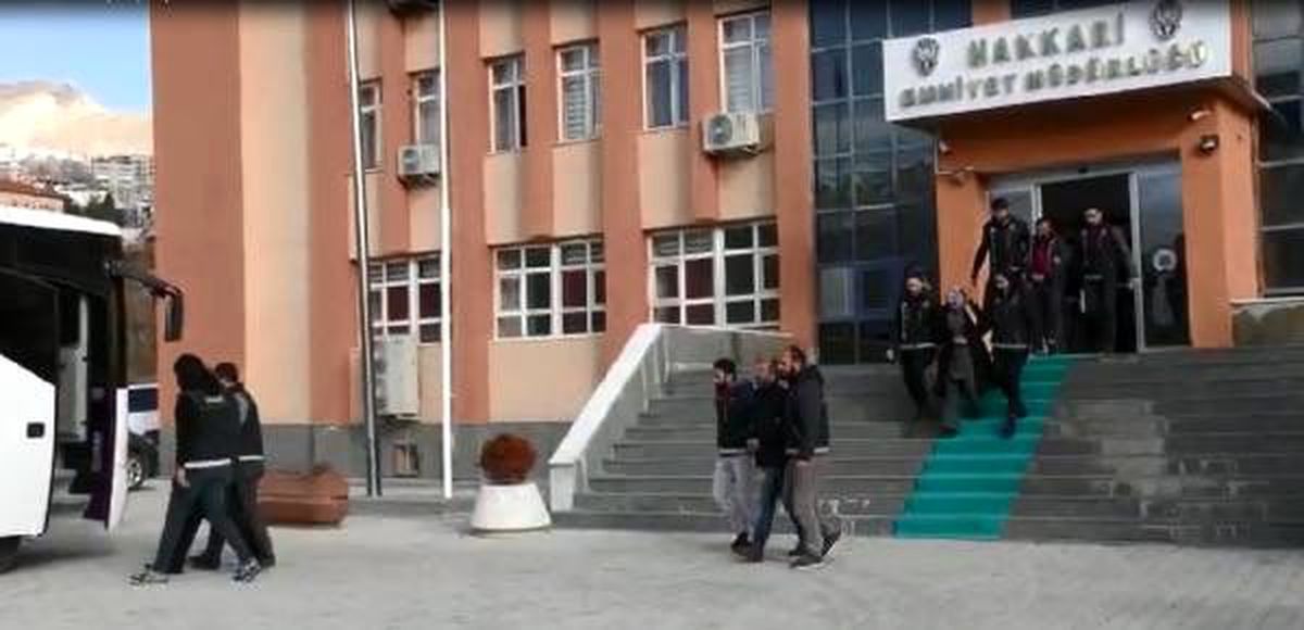 Emekli okul müdürünün uyuşturucu çetesine operasyon: 10 tutuklama