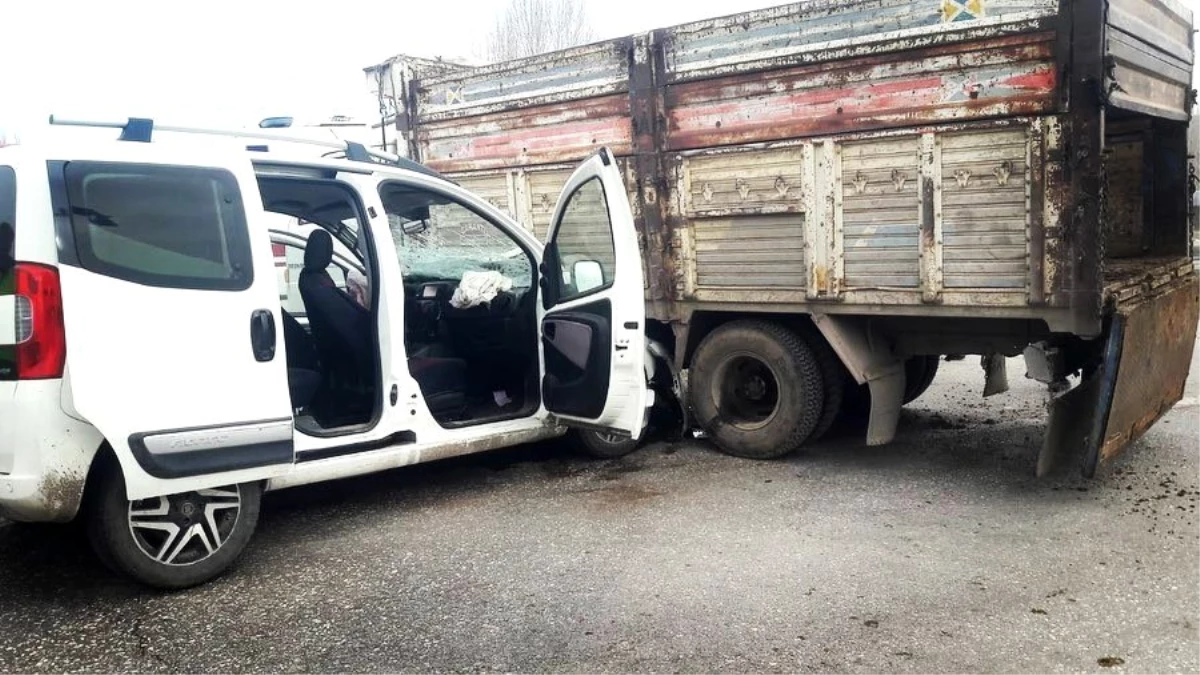 Erciş\'te trafik kazası: 4 yaralı