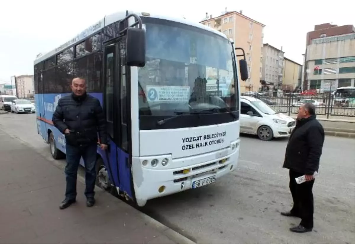 Halk otobüsü şoförü, yardım isteyen yaralıyı hastaneye götürdü