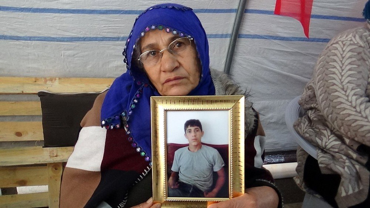 HDP önündeki ailelerin evlat nöbeti 112\'nci gününde