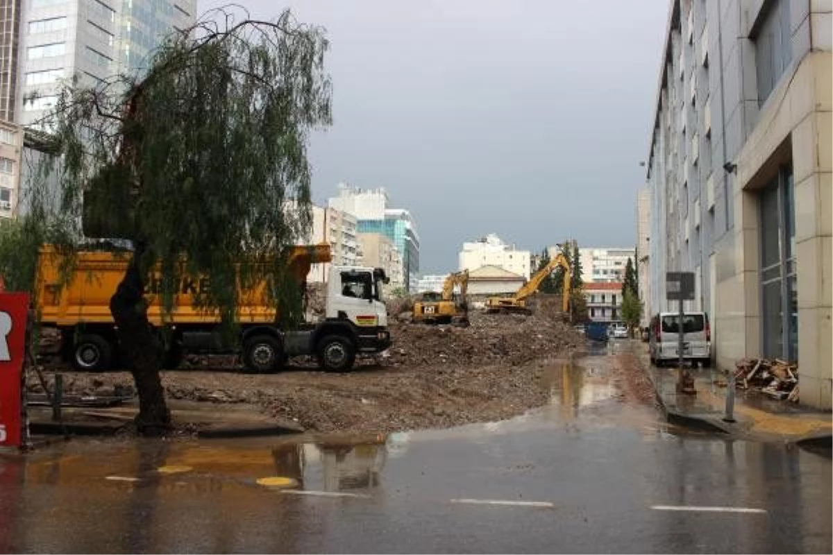 İzmir\'de 60 katlı gökdelen projesine tepki