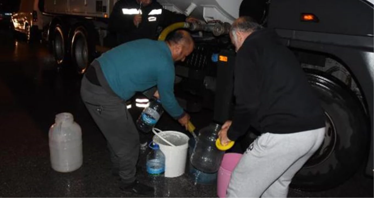 İzmir\'de 60 saatlik su kesintisi vatandaşlar için çileye döndü
