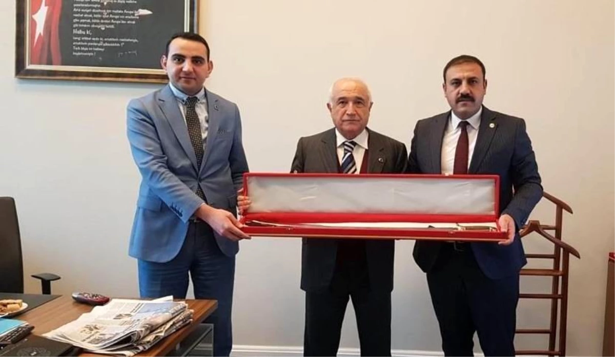 Kaymakam Karakaş ve Belediye Başkanı Hakanoğlu, CB Yüksek İstişare Kurulu Üyesi Cemil Çiçek\'i...