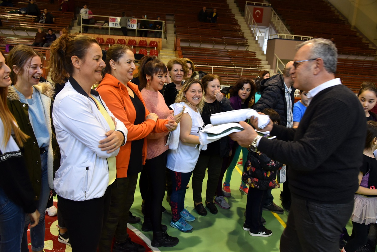 Keşan Belediyesi spora zumba ile ritim kattı