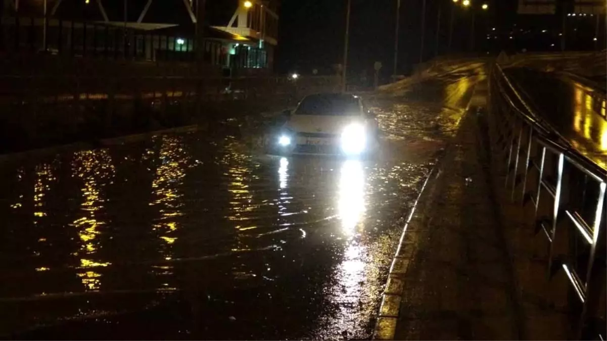 Kuşadası\'nda sağanak yağış ve fırtına etkili oldu