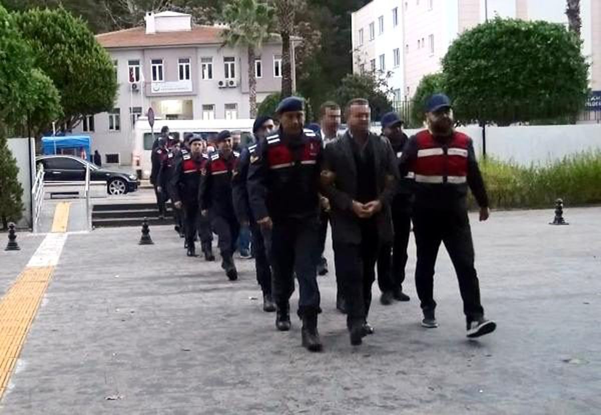 Manavgat\'taki suç örgütü operasyonunun 8 şüphelisi adliyede