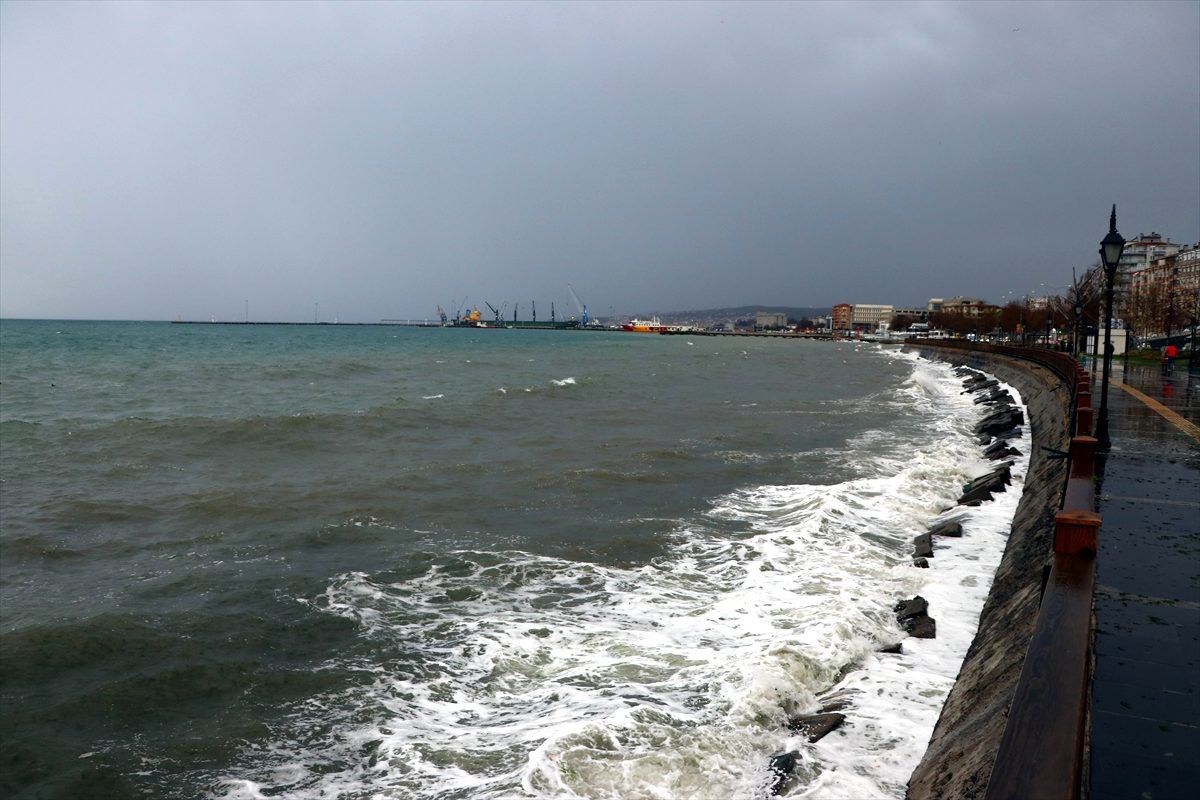 Marmara\'da lodos etkisini sürdürüyor
