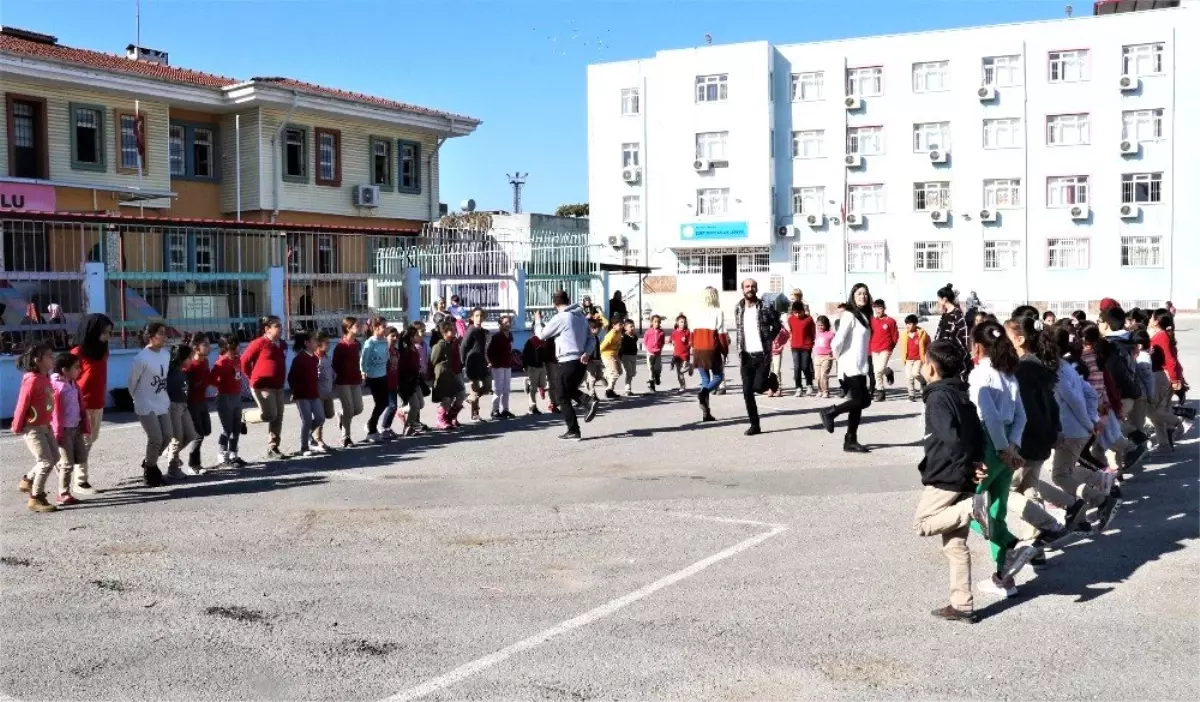 Mersin Büyükşehir Belediyesi, çocuk halk dansları topluluğu kuruyor