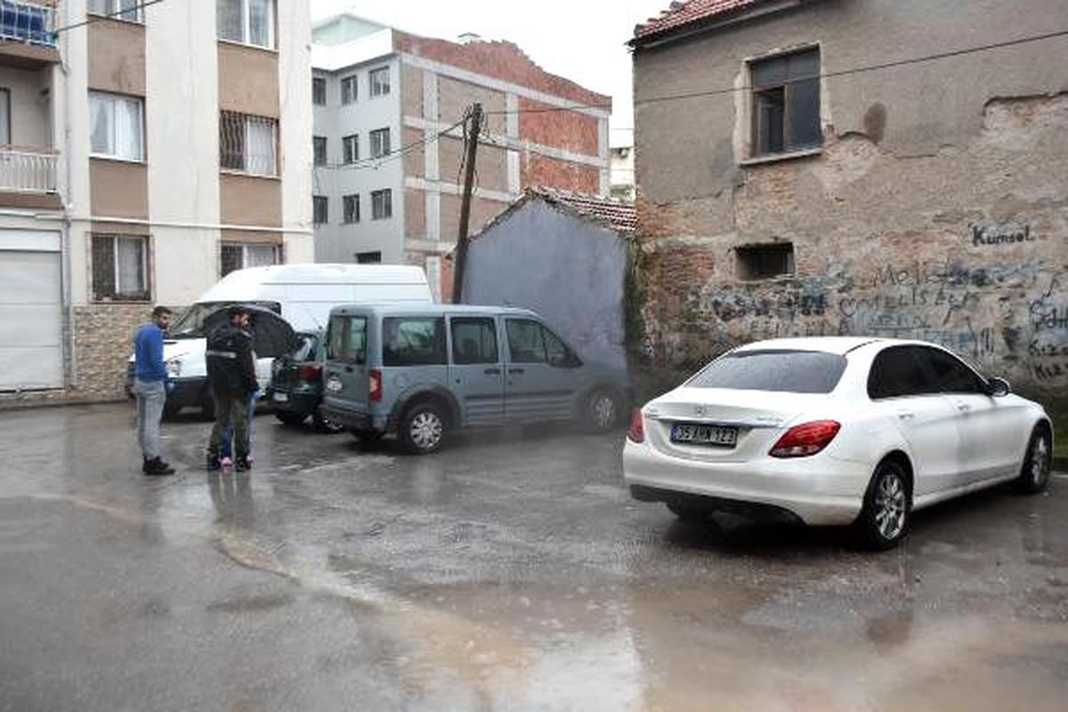 MHP Urla İlçe Başkanı Taşoku\'na silahlı saldırı