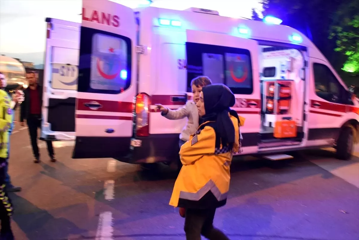 Ordu\'da otomobil ile minibüsün çarpışması sonucu 5 kişi yaralandı
