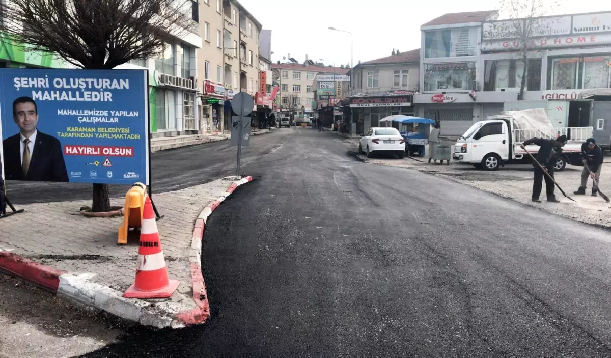 Parke taşlı yol sökülerek sıcak asfaltla kaplandı