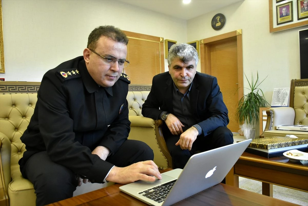 Samsun Jandarma Komutanı Güven AA\'nın "Yılın Fotoğrafları"nı oyladı