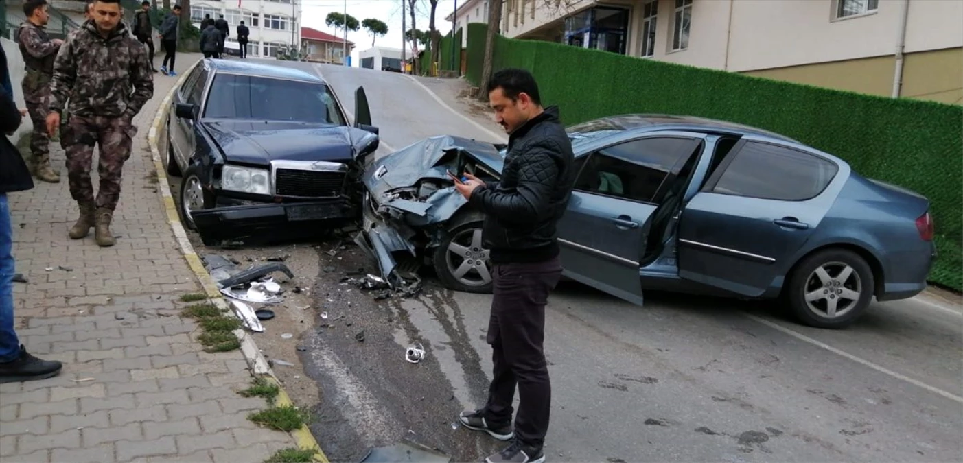 Sinop\'ta iki otomobil çarpıştı: 1 yaralı