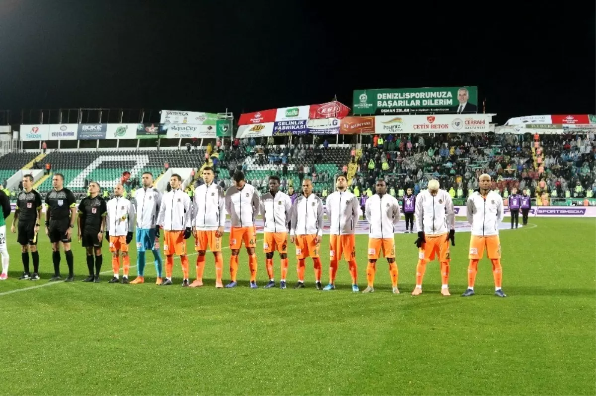 Süper Lig: Denizlispor: 0 - Alanyaspor: 3 (İlk Yarı)