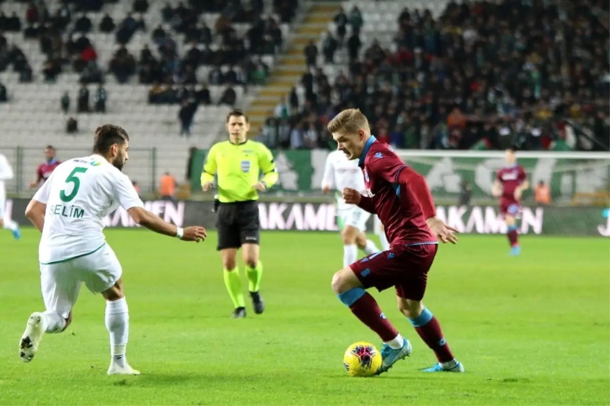 Süper Lig: Konyaspor: 0 - Trabzonspor: 1 (İlk yarı)