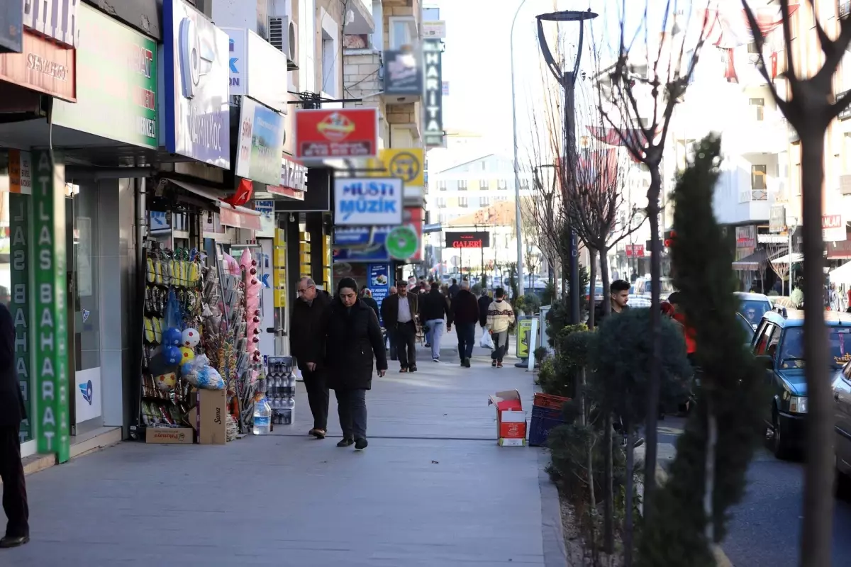 Tehlike arz eden ve görüntü kirliliğine neden olan tabelalar kaldırılıyor