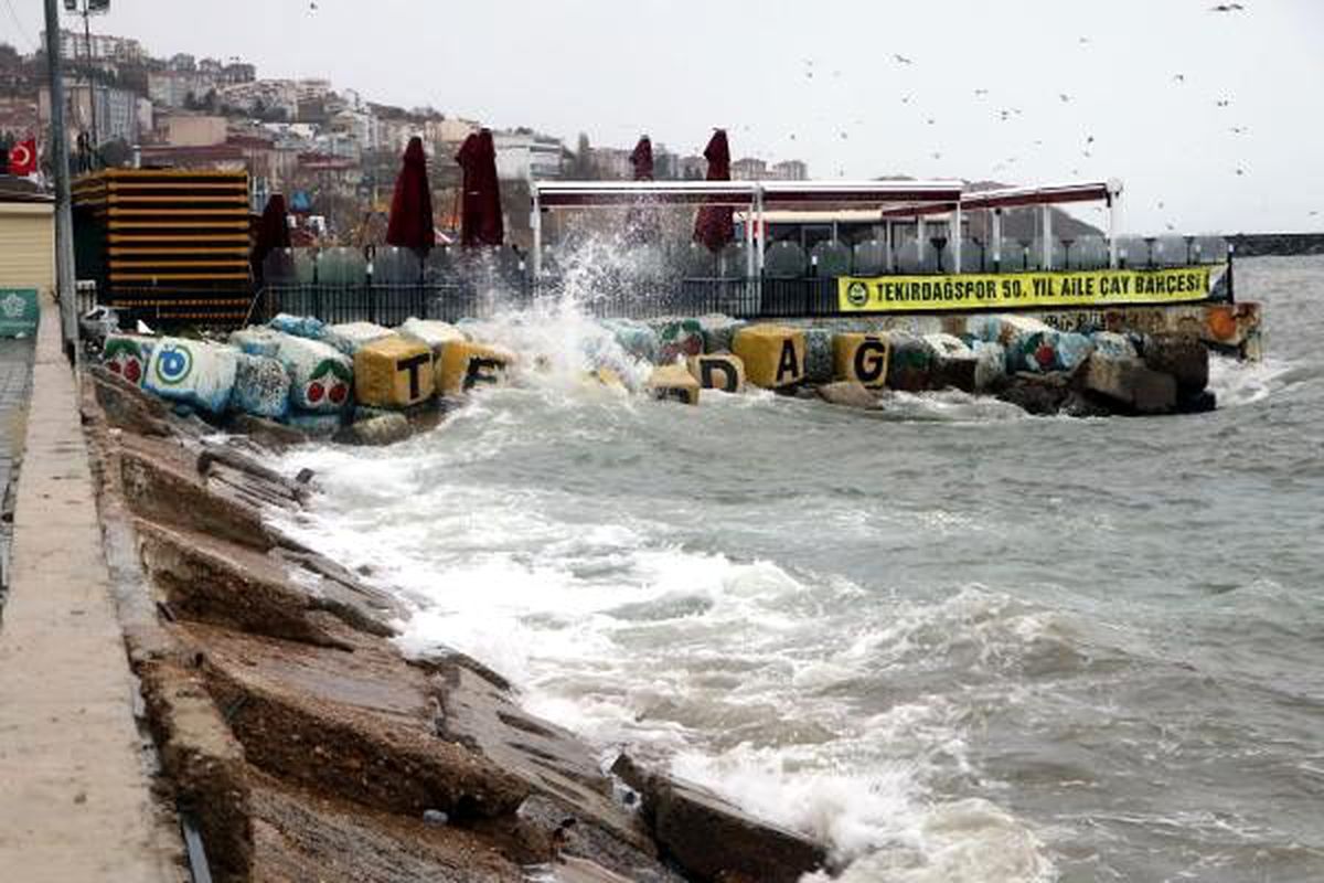 Tekirdağlı balıkçılar lodos nedeniyle denize açılamadı