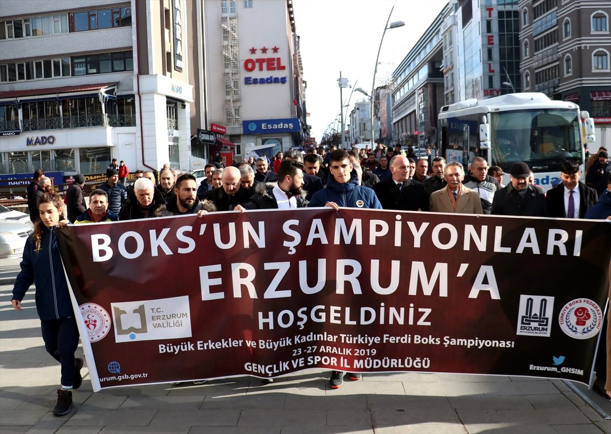 Türkiye Ferdi Boks Şampiyonası için Erzurum\'da kortej yürüyüşü düzenlendi