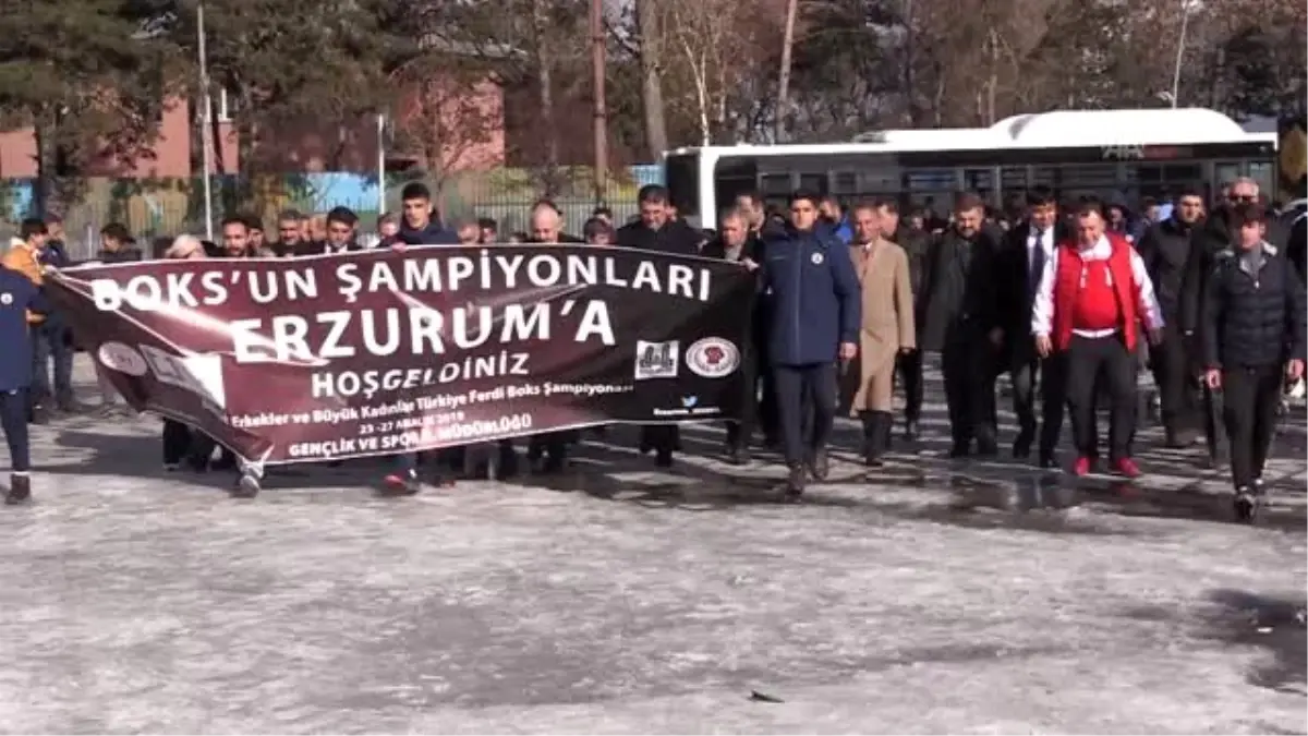 Türkiye Ferdi Boks Şampiyonası için Erzurum\'da kortej yürüyüşü düzenlendi