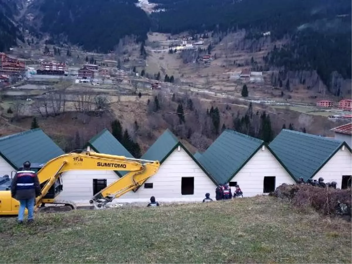 Uzungöl\'de kaçak yapıların yıkımına başlandı (2)