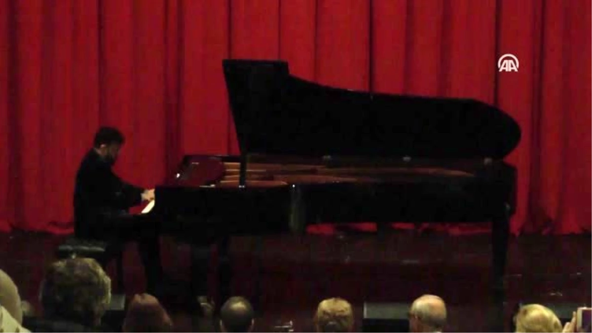 Yugoslav Piyanist Zoran Imsırovic konser verdi