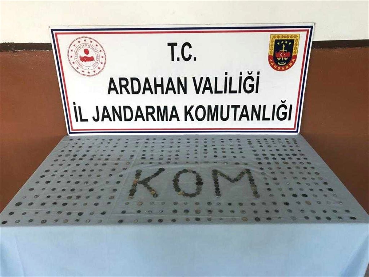 Zeytin bidonunda Bizans dönemine ait 567 sikke ele geçirildi