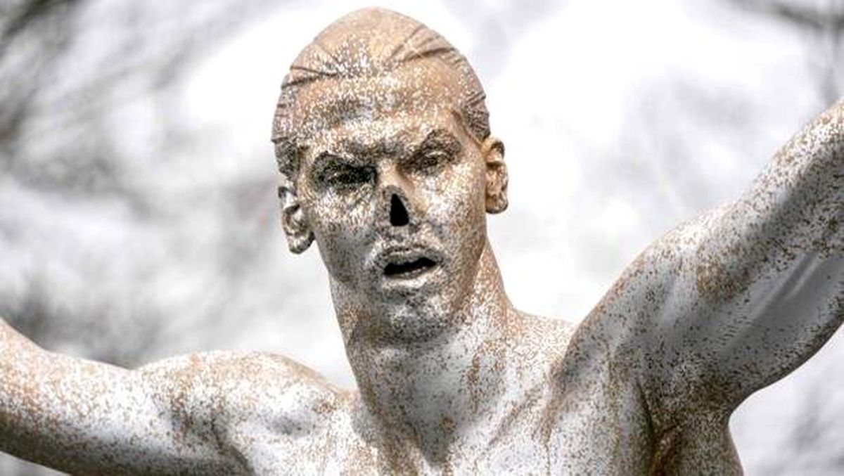 Zlatan Ibrahimovic\'in burnunu kırdılar!