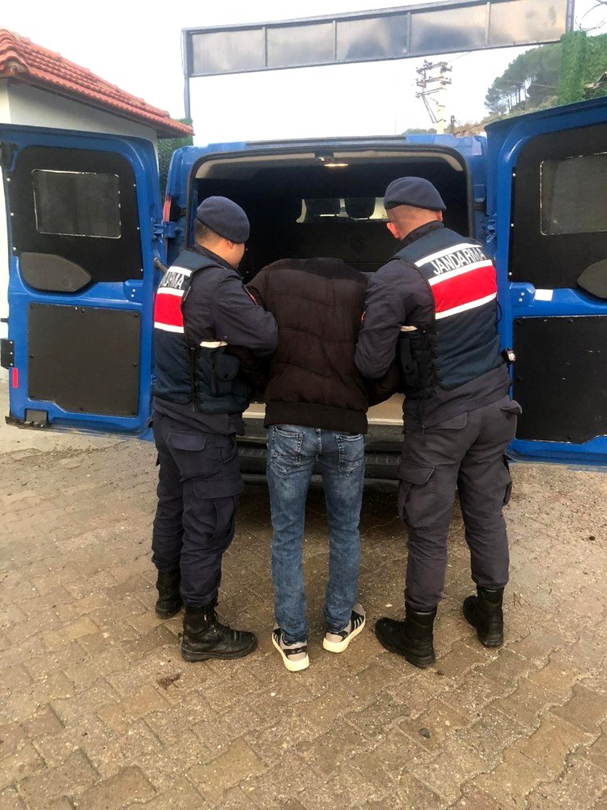 22 çuval zeytin çalan zanlı yakalandı