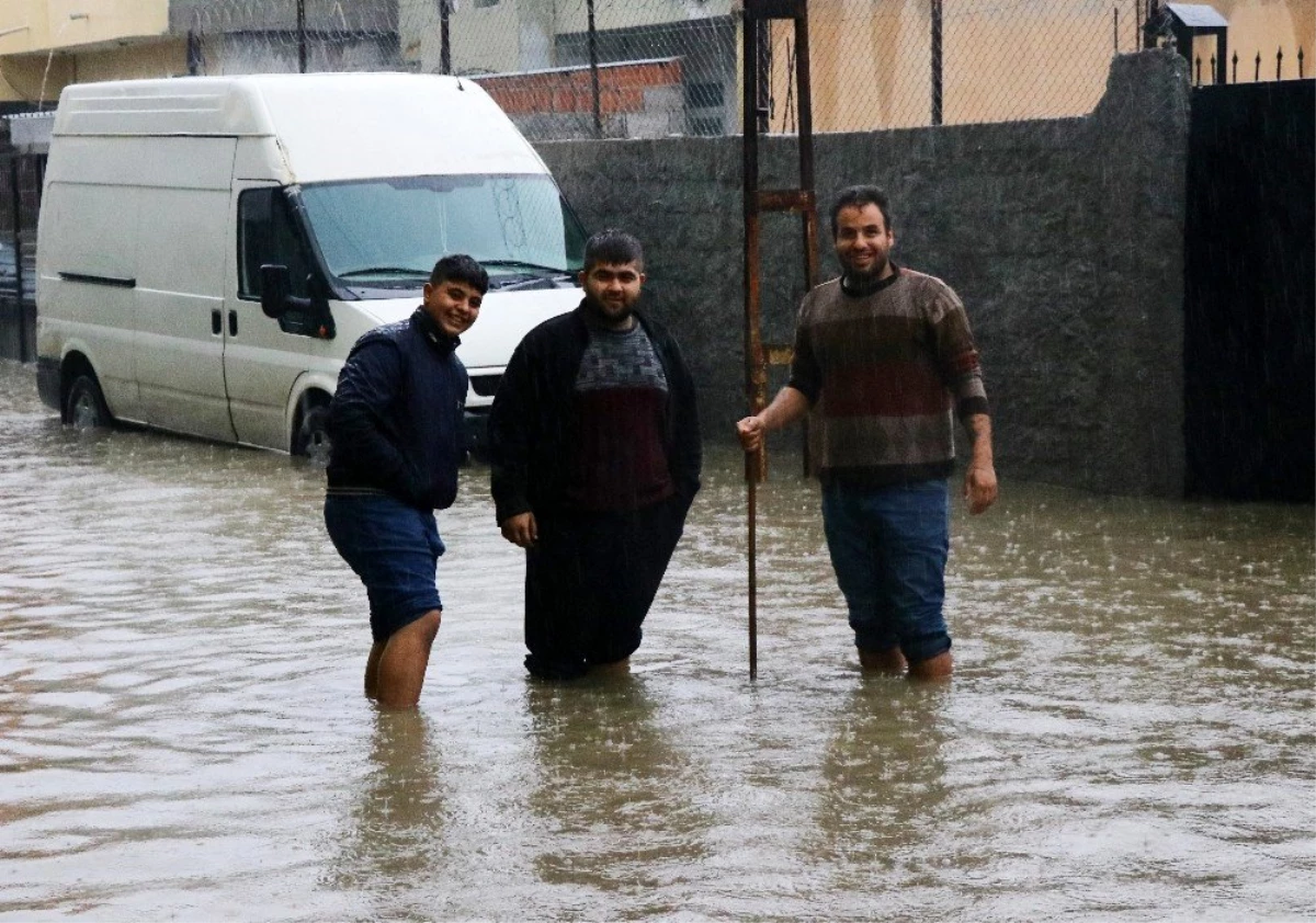 Adana\'da eğitime yağmur engeli