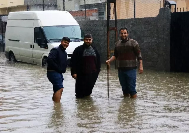 Adana Da Egitime Yagmur Engeli Son Dakika