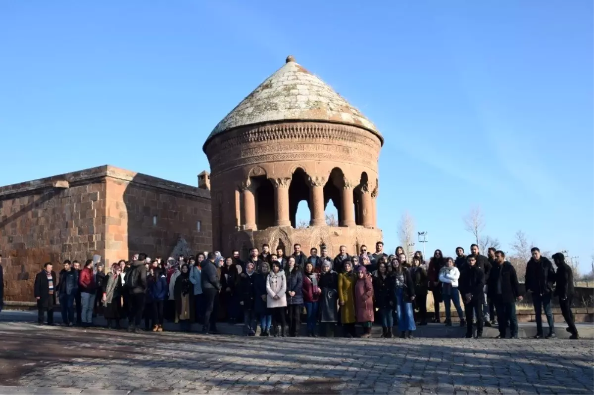 Aday öğretmenlere Ahlat\'ın tarihi mekanları tanıtıldı