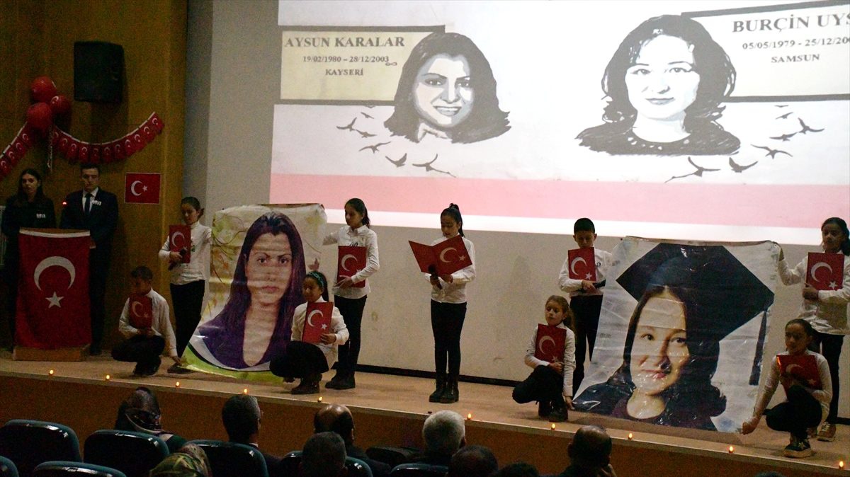 Ağrı\'da 16 yıl önce çıkan yangında ölen öğrenci ve öğretmenler anıldı