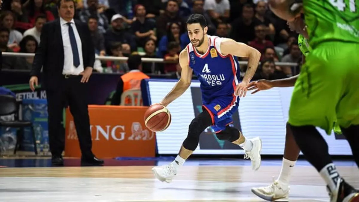 Anadolu Efes, TOFAŞ\'ı yenip liderliğini devam ettirdi