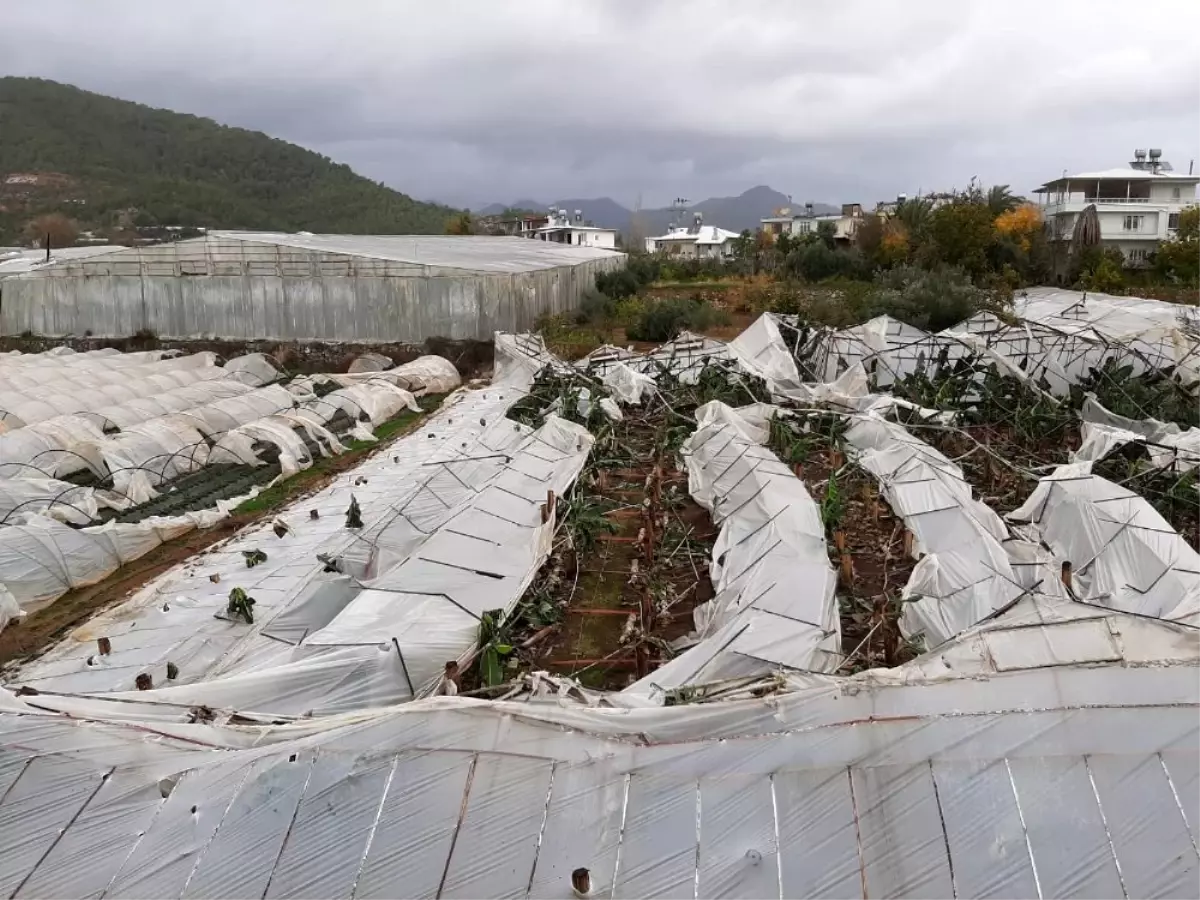 Anamur\'da hortum seraları yıktı