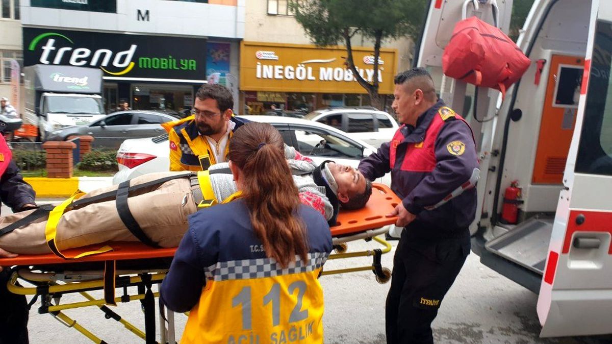 Anten yüzünden çatıdan düştü