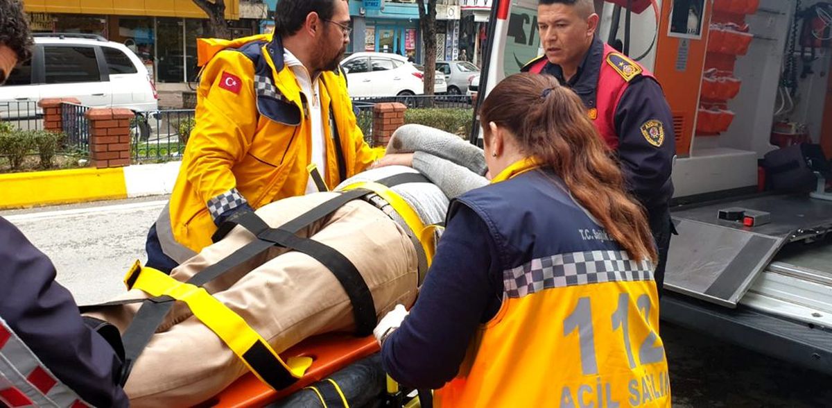 Anten yüzünden çatıdan düştü