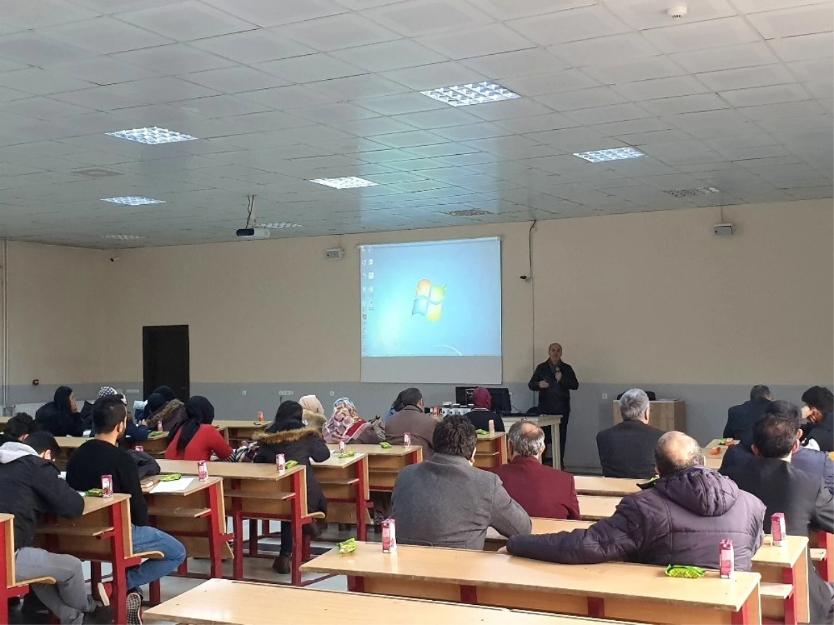 Atatürk Üniversitesi Öğrencileri "Eğitimi Al Afetten Korkma" projesiyle Pasinler\'de panel düzenledi