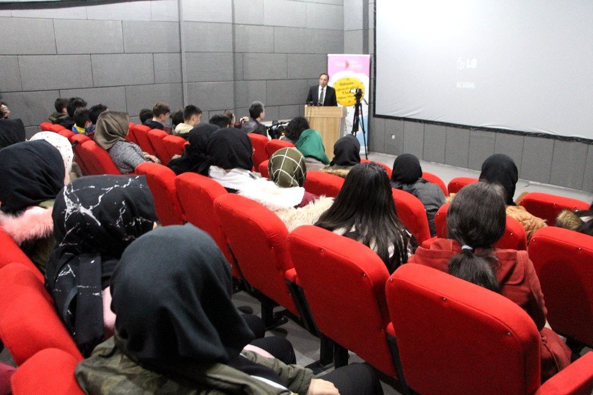 Bingöl Üniversitesi Rektörü Prof. Dr. Çapak, Elazığ\'da öğrencilerle buluştu