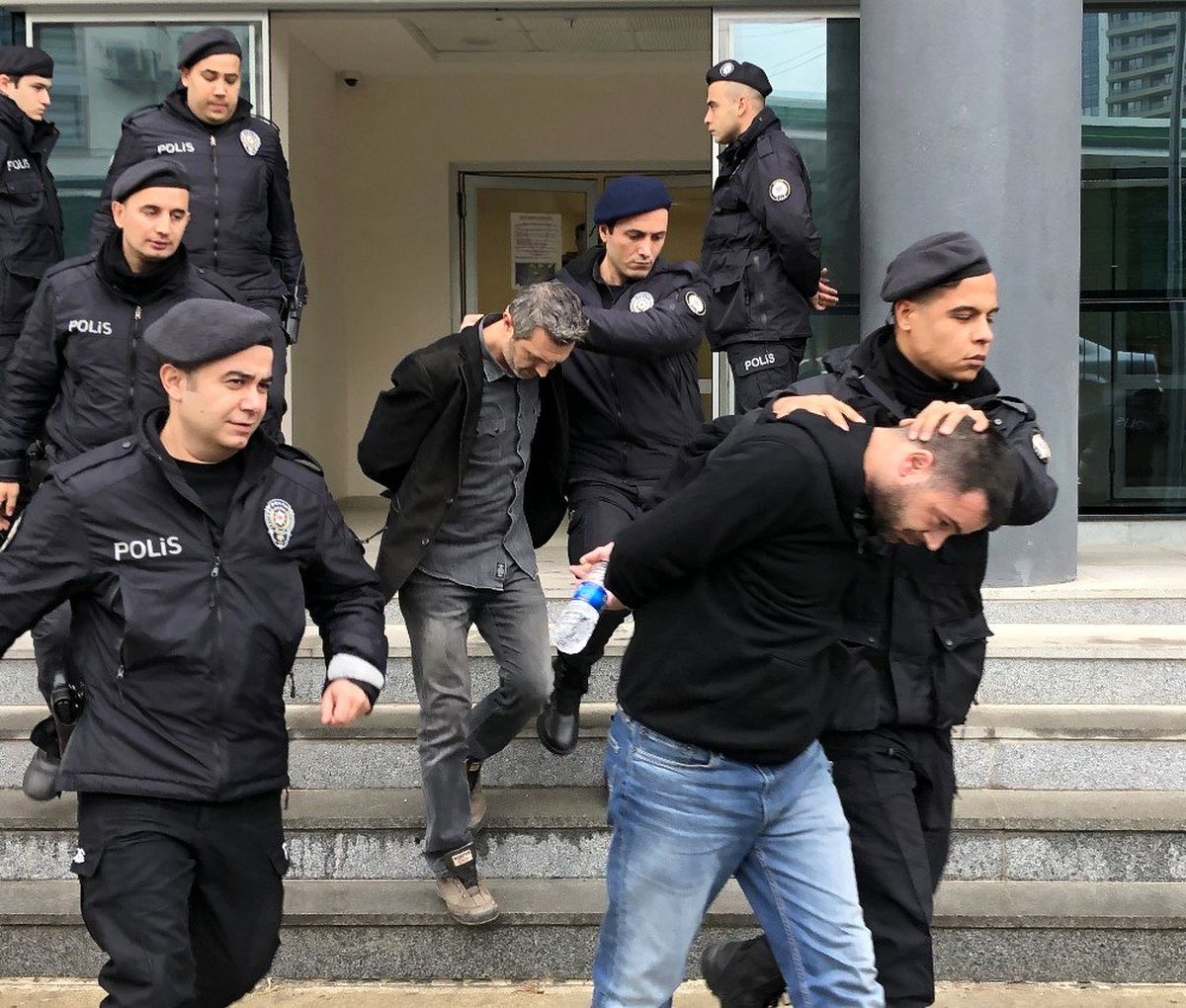 Bursa\'da narkotik operasyonu: 5 şüpheli adliyede