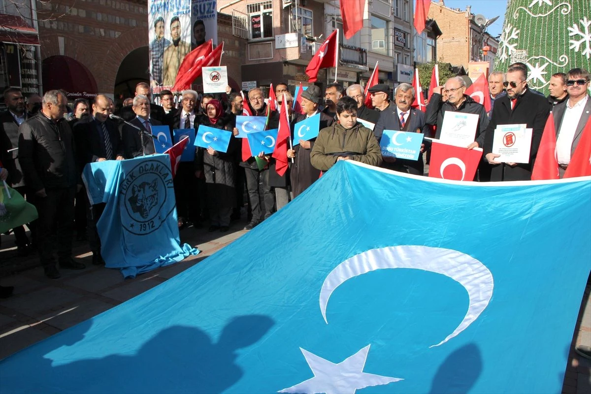 Çin\'in Doğu Türkistan politikaları Edirne\'de protesto edildi