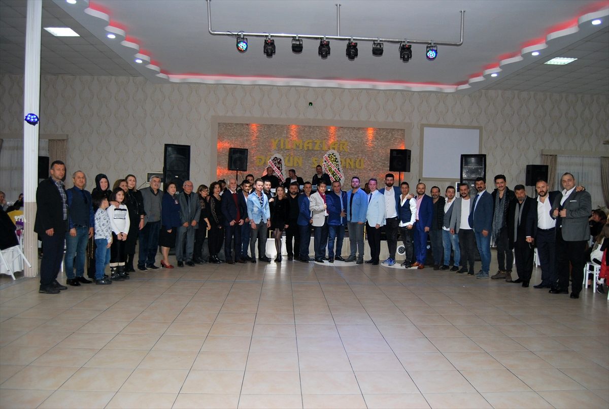 "Çocuklar üşümesin" diye sahne aldılar