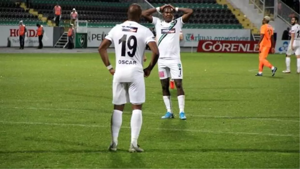 Denizlispor evinde dağıldı