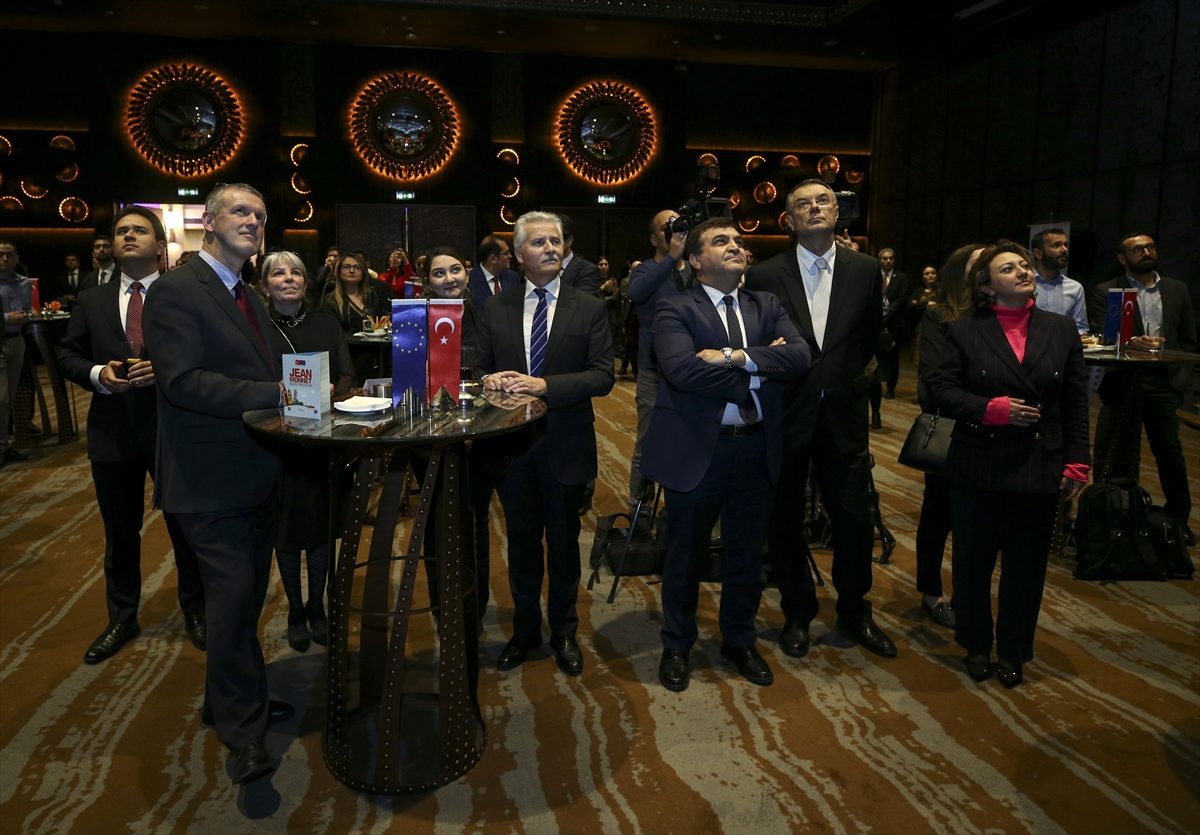 Dışişleri Bakan Yardımcısı Kaymakcı Jean Monnet programı mezunlarıyla buluştu