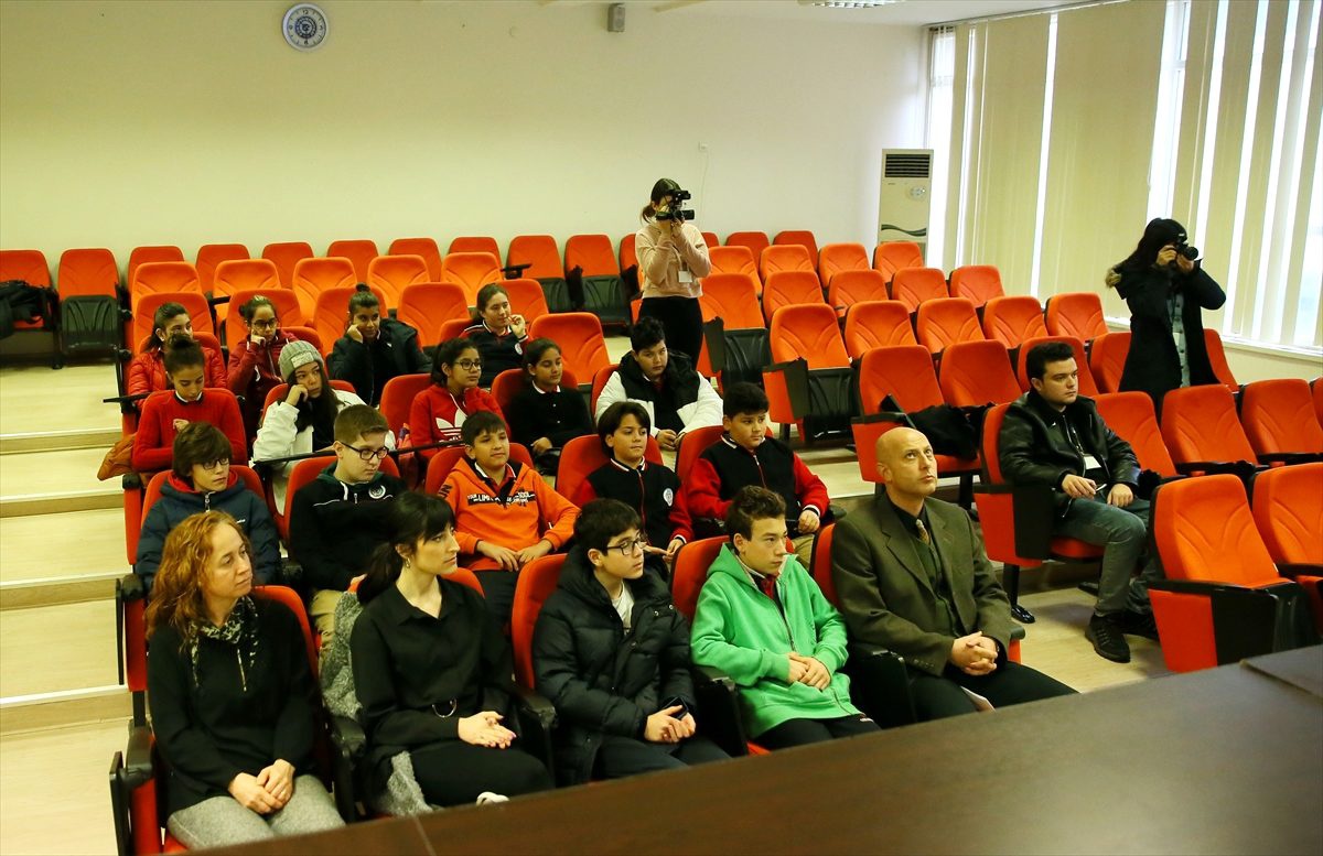 EÜ\'de "Yeni Nesil Güneş Enerjisiyle Aydınlanıyor" programı düzenlendi