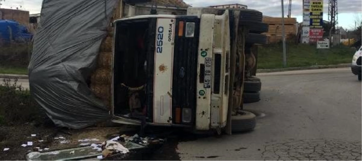 Gelibolu\'da, devrilen kamyondaki iki kişi yaralandı